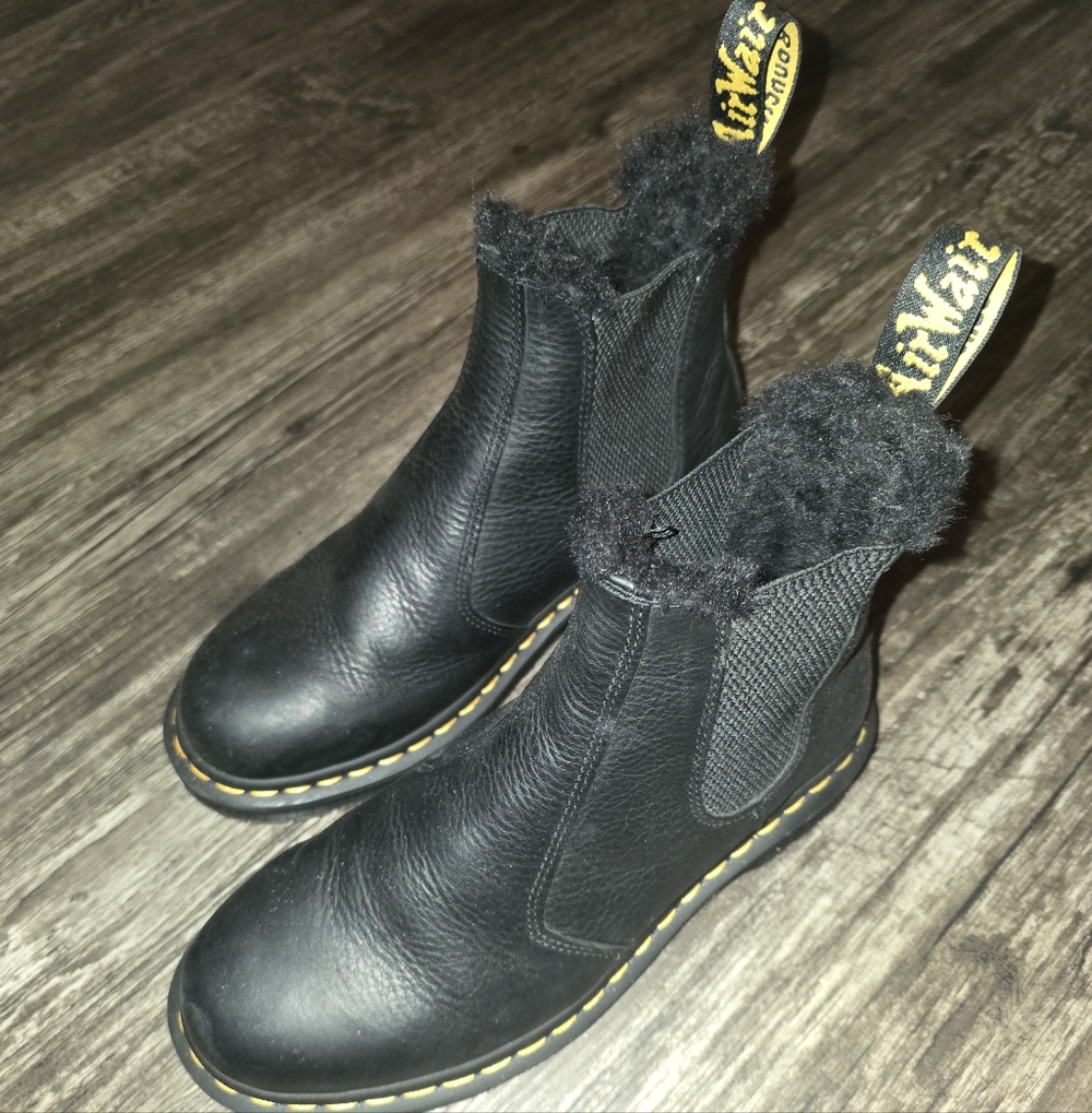 Dr. Martens 2976 Faux Fur Lined Chelsea Boots Sz 8 (7 Mens) - Picture 2 of 11